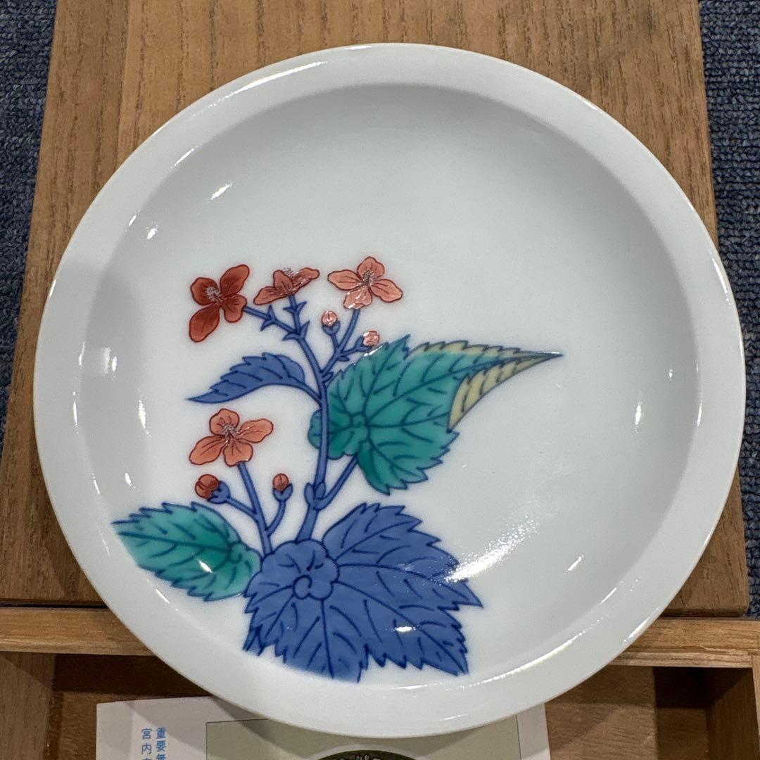 新品今右衛門花柄陶器皿 木箱付き皿立て付き