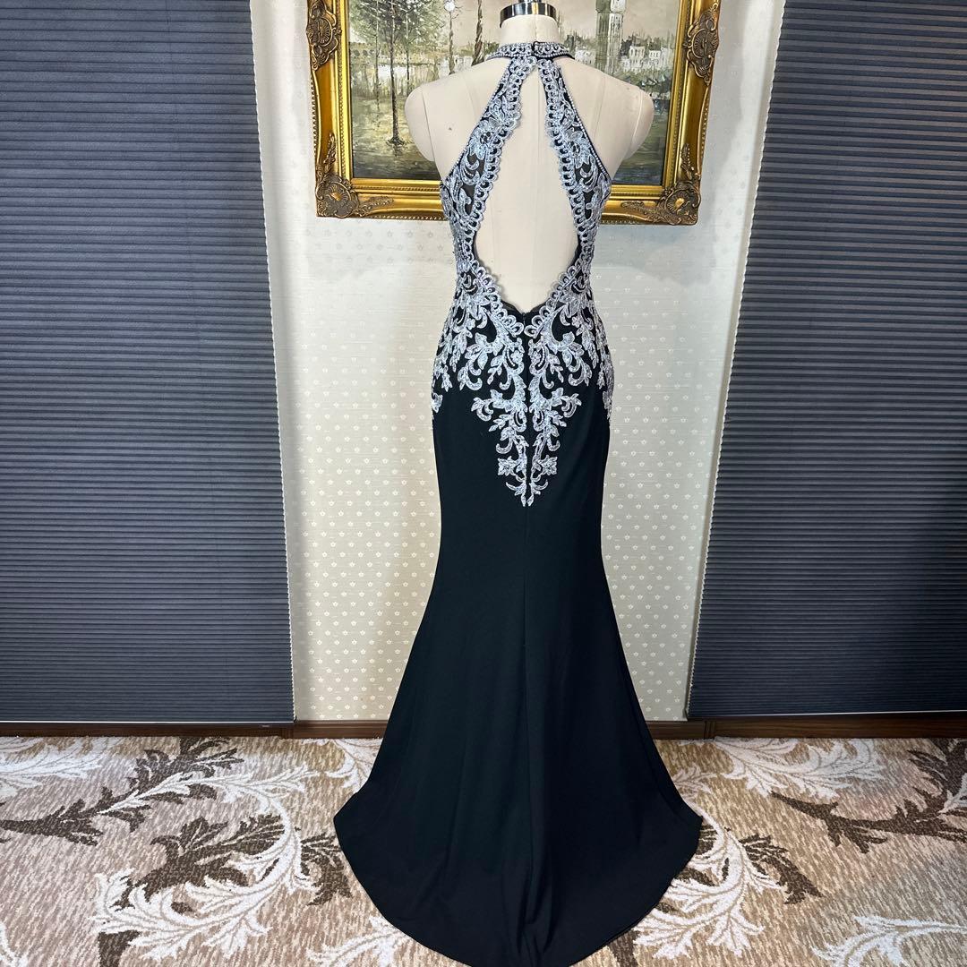 ブラックハイネック刺繍ドレス