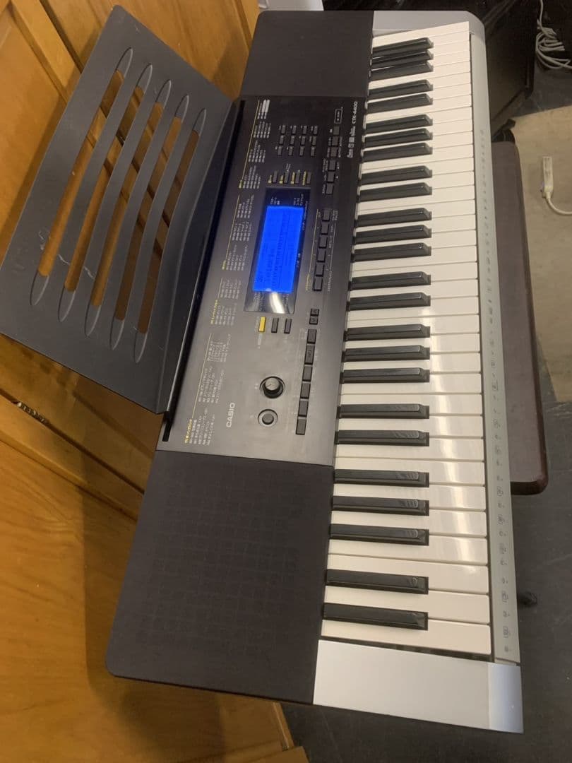 CASIO 電子キーボード 譜面台付き　CTK-4400
