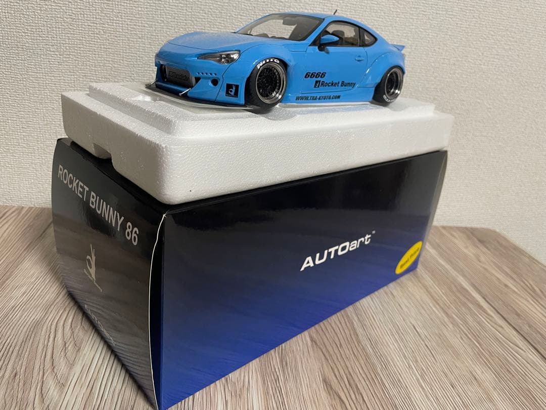 オートアート　ROCKT BANNY 86 1/18 メタリックスカイブルー