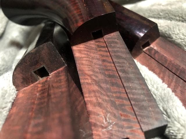 三味線 紅木 細棹 1枚溝 金ホゾ 綾杉胴 トチ多し