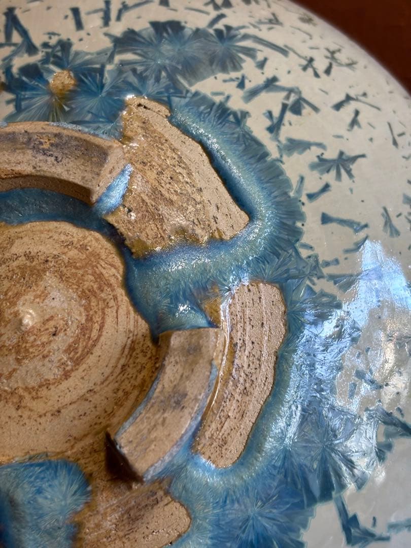 やまちゃん河井寛次郎作青白藁灰釉結晶文八寸三ツ足高台鉢　検水面に降った初雪