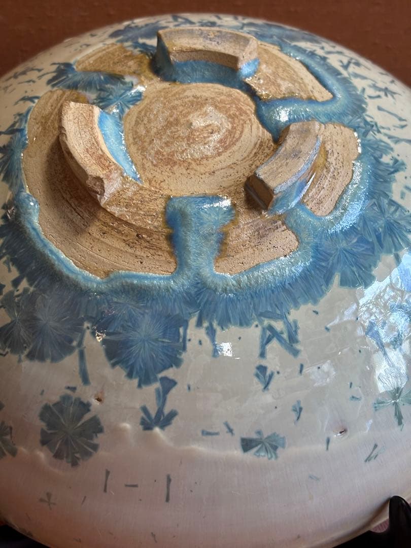 やまちゃん河井寛次郎作青白藁灰釉結晶文八寸三ツ足高台鉢　検水面に降った初雪