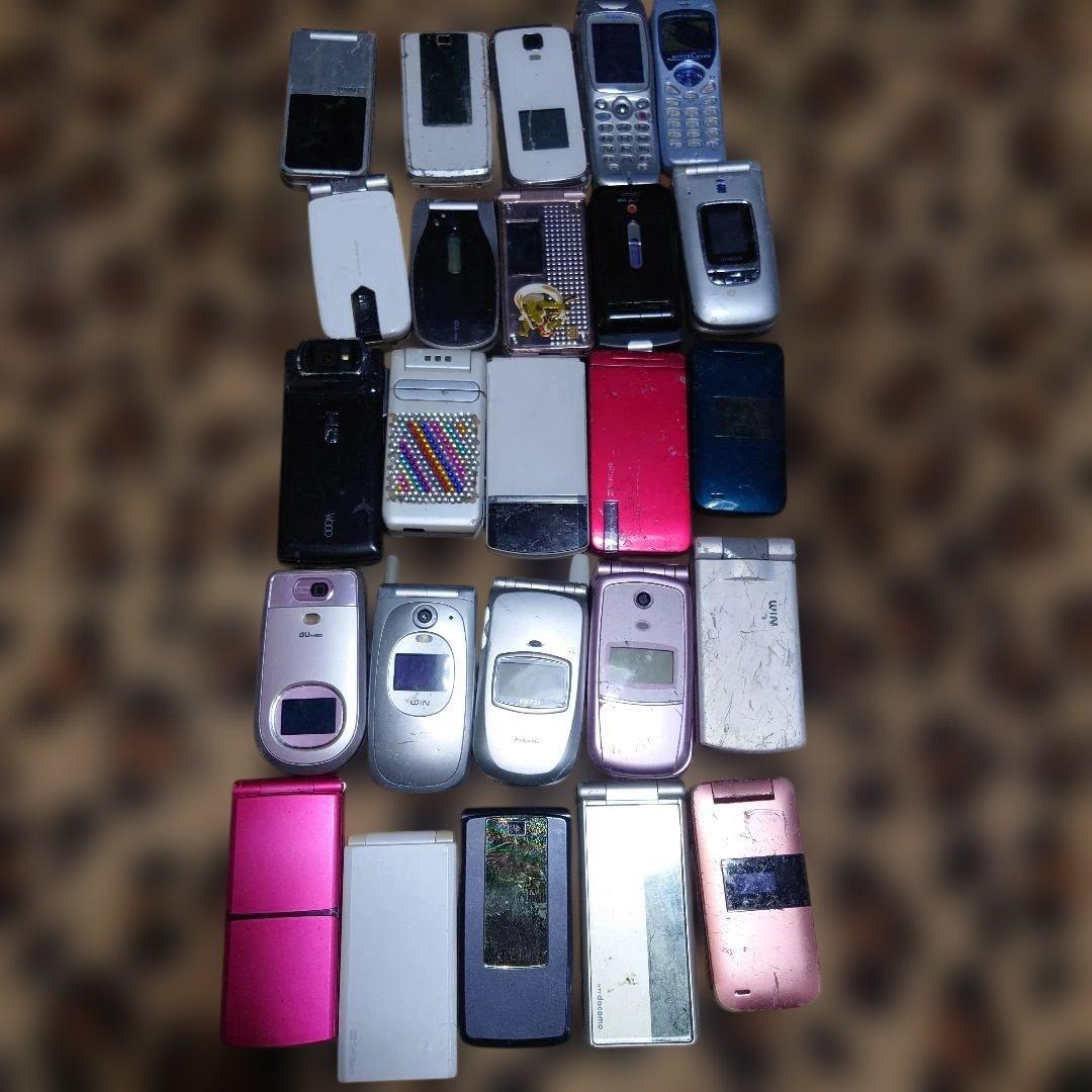 い*ぽ様 ガラケー 携帯電話 おまとめ ️25台☆ 動作未確認 ジャンク