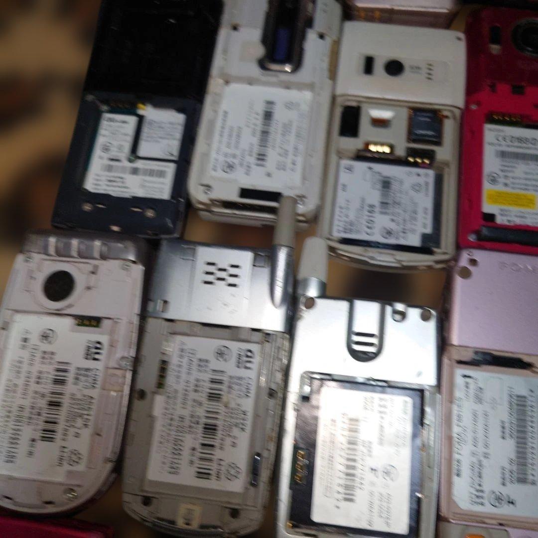 い*ぽ様 ガラケー 携帯電話 おまとめ ️25台☆ 動作未確認 ジャンク