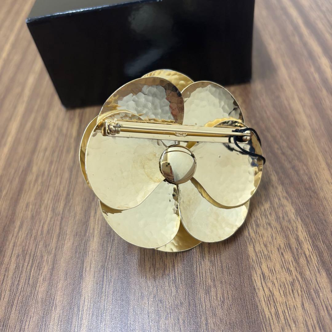 ◎ CHANELシャネル カメリア GP×エナメル ブローチ 02P アイボリー