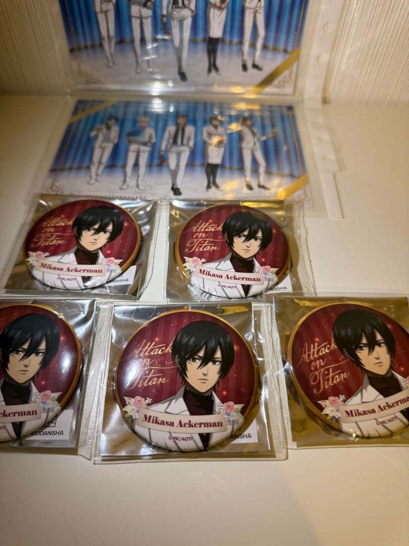 進撃の巨人 ミカサ・アッカーマン 缶バッジ 5個セット　カラオケの鉄人　特典あり