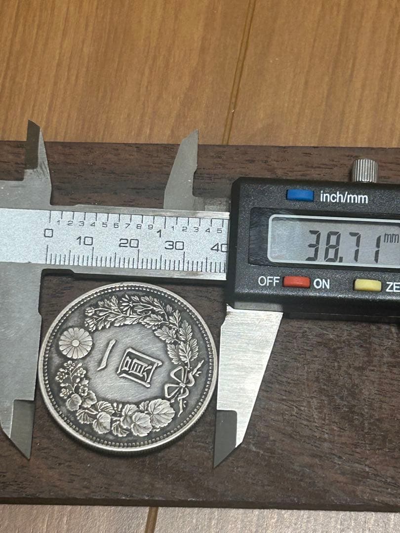 明治 十五年一円銀貨 竜