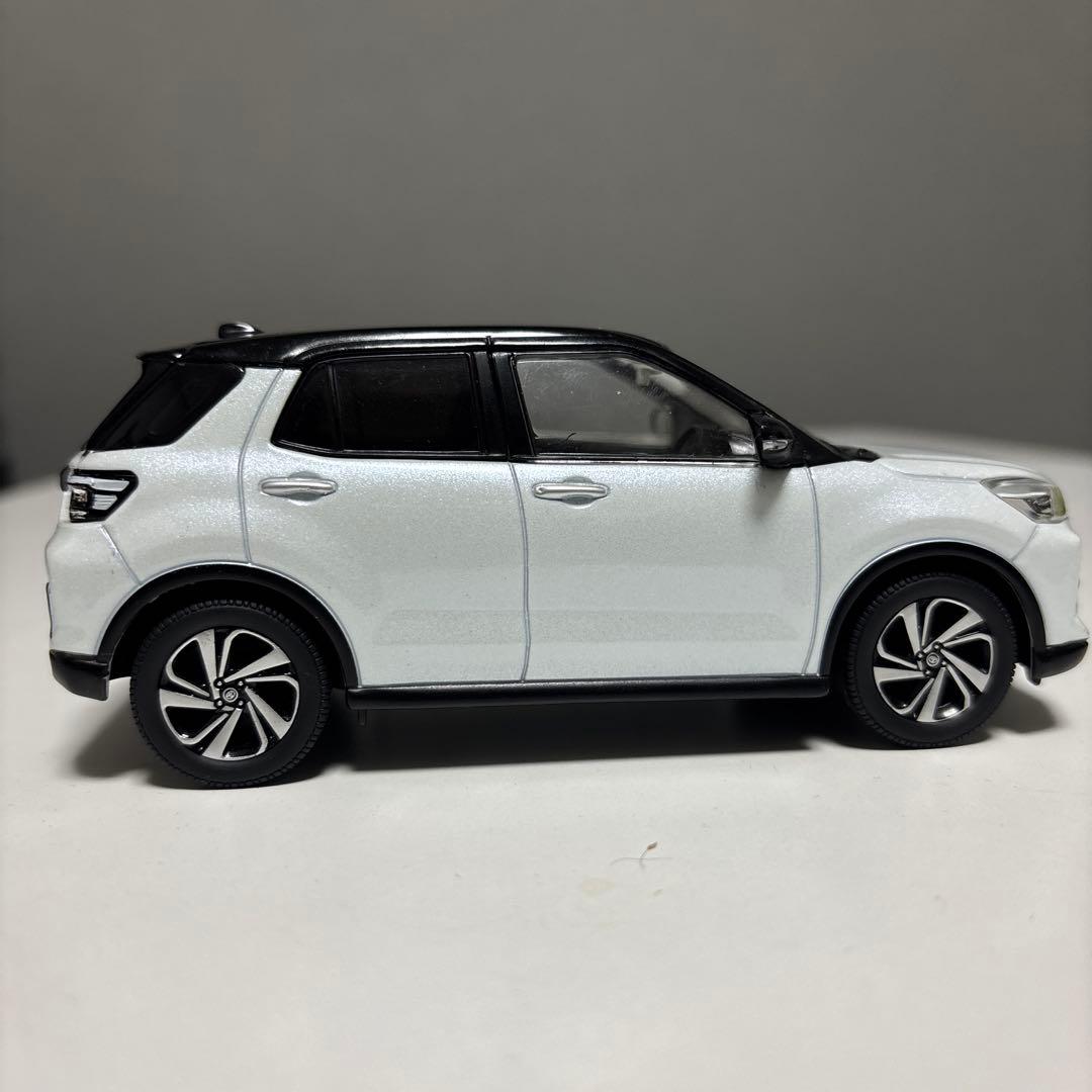 1/30 非売品 トヨタライズ カラーサンプル RAIZE ホワイト×ブラック