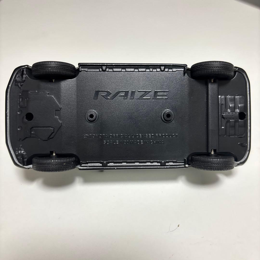 1/30 非売品 トヨタライズ カラーサンプル RAIZE ホワイト×ブラック