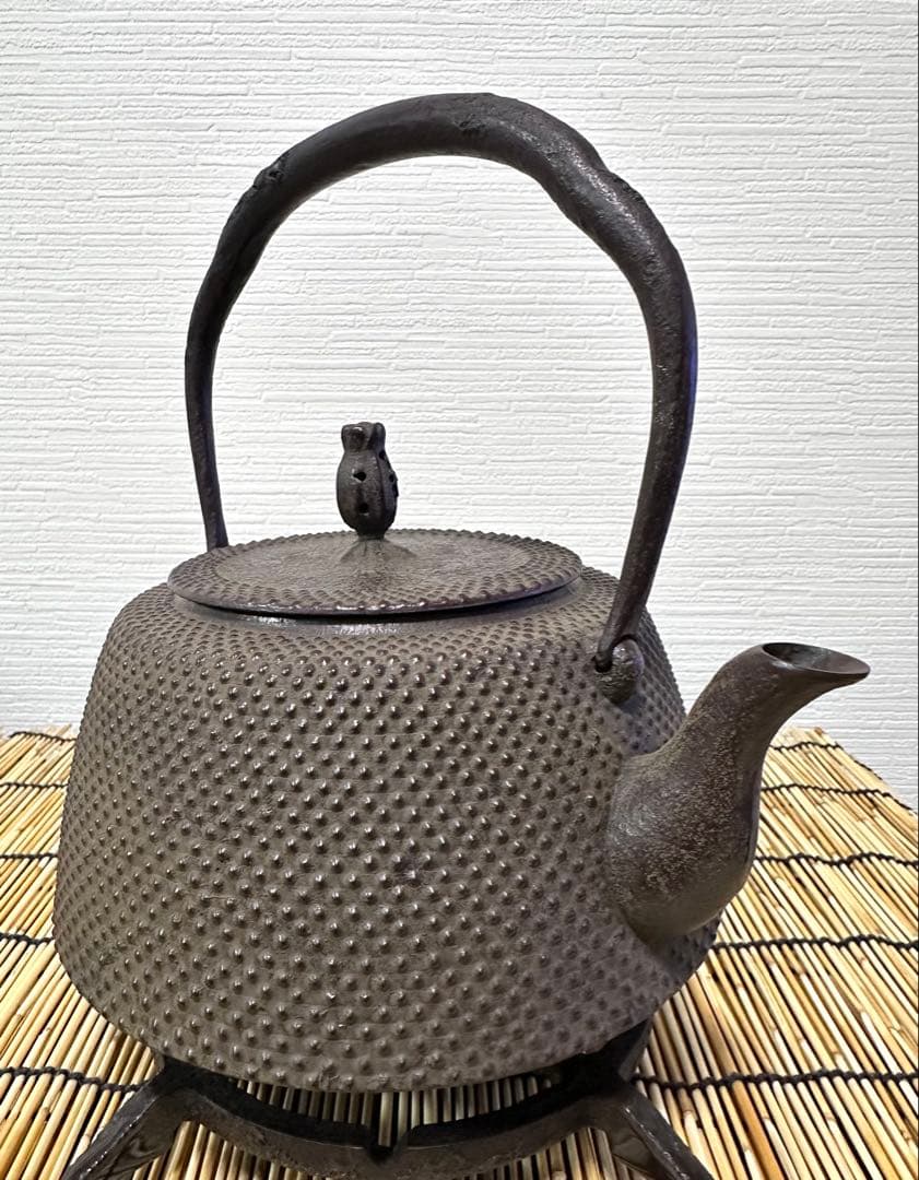 南部薫山工房　三代目薫山　佐々木 和夫造　１６型　九重アラレ　南部鉄瓶　売約済み