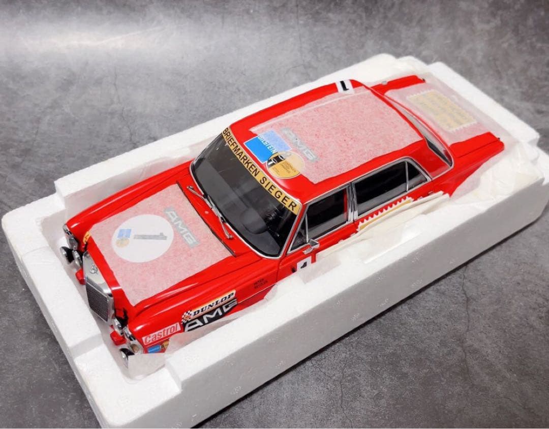 ミニチャンプス 1/18 ベンツ300 SEL 6.8 ADAC 24H