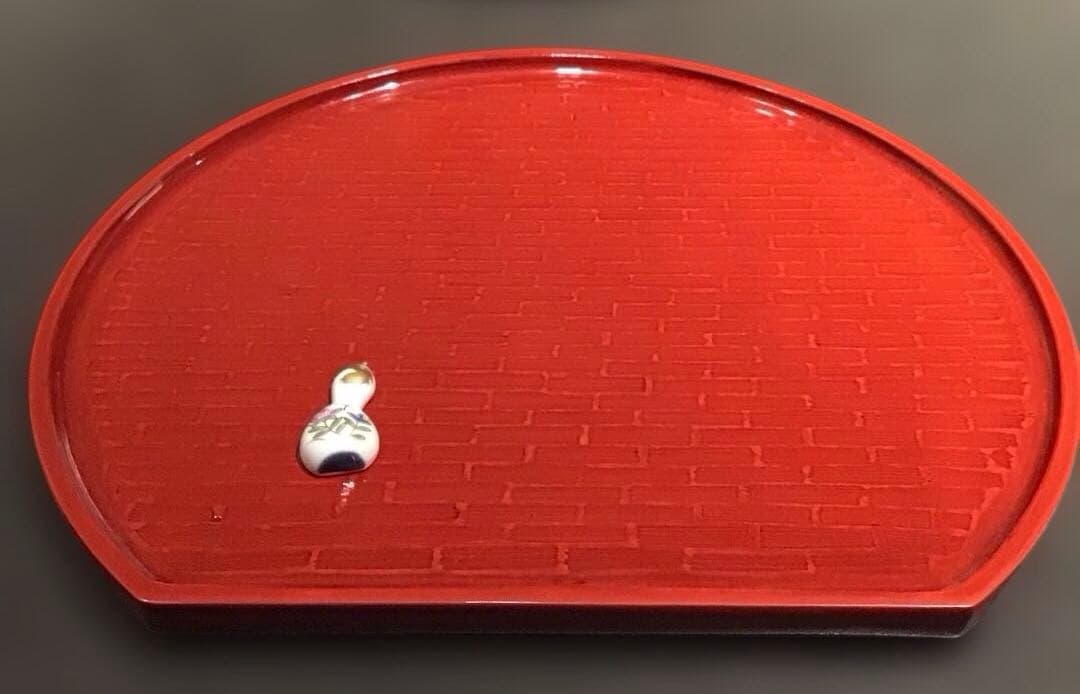 赤い漆器 膳 花柄付き