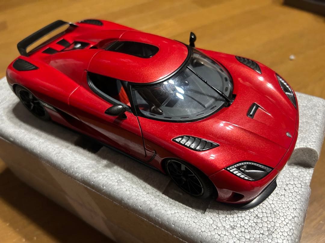 希少　1/18ダイキャスト　Autoart ケーニグセグ アゲーラ　レッド