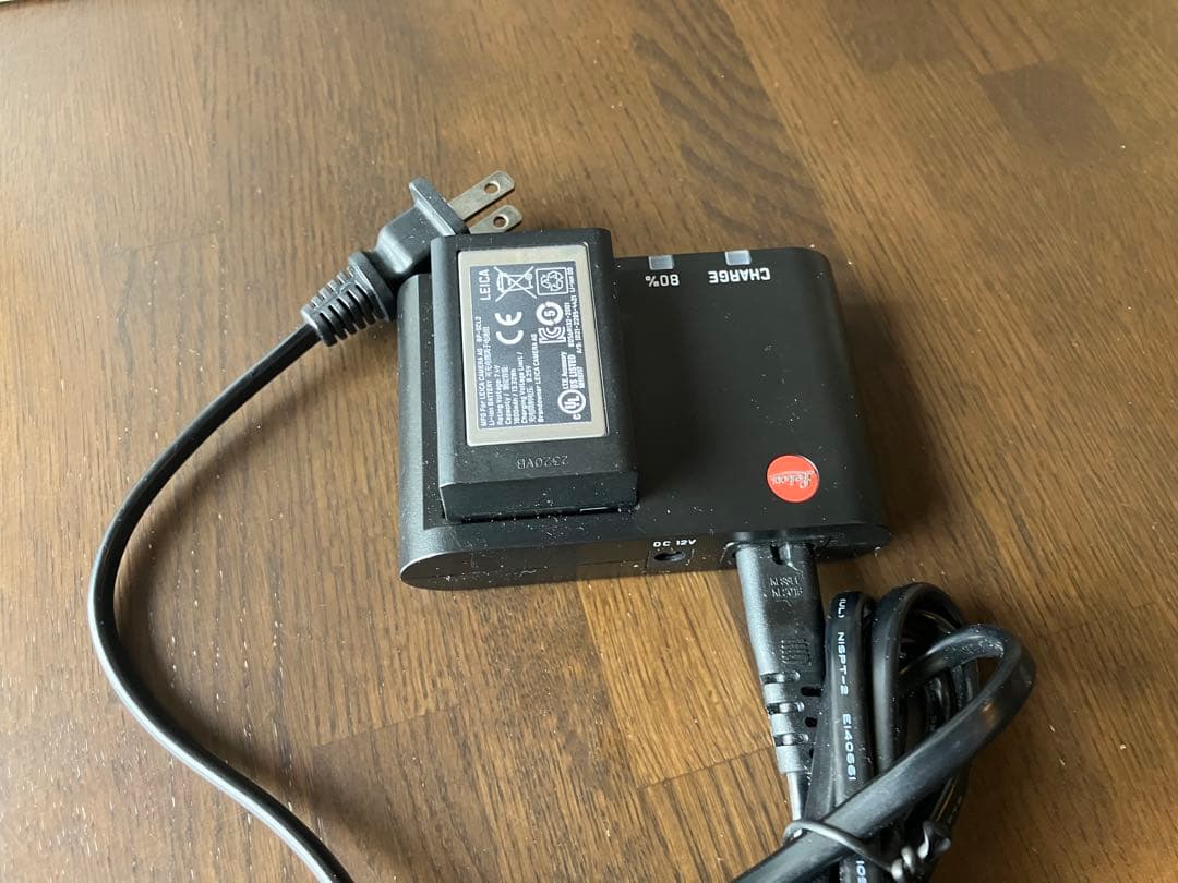 ライカ M-P240ブラックペイント 予備バッテリー　レザーケース