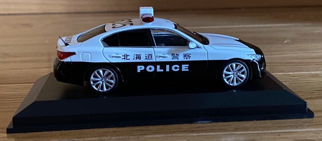 日産　スカイライン　(V37) 警察仕様ミニカー