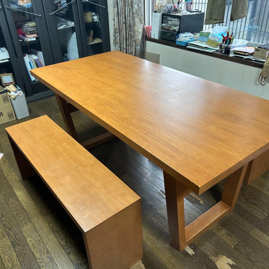 ダイニングテーブル＆ベンチ２台
