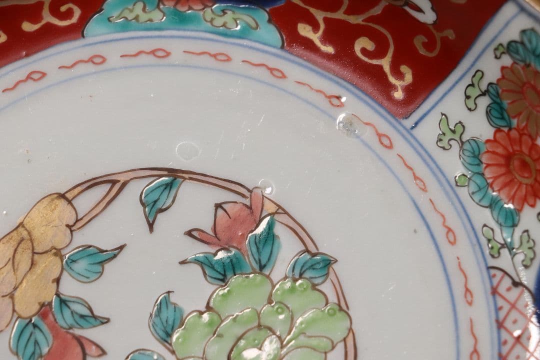 古伊万里 色絵 七寸皿 二客 21㎝ 草花 菊 牡丹 蝶 唐草 錦手CL95