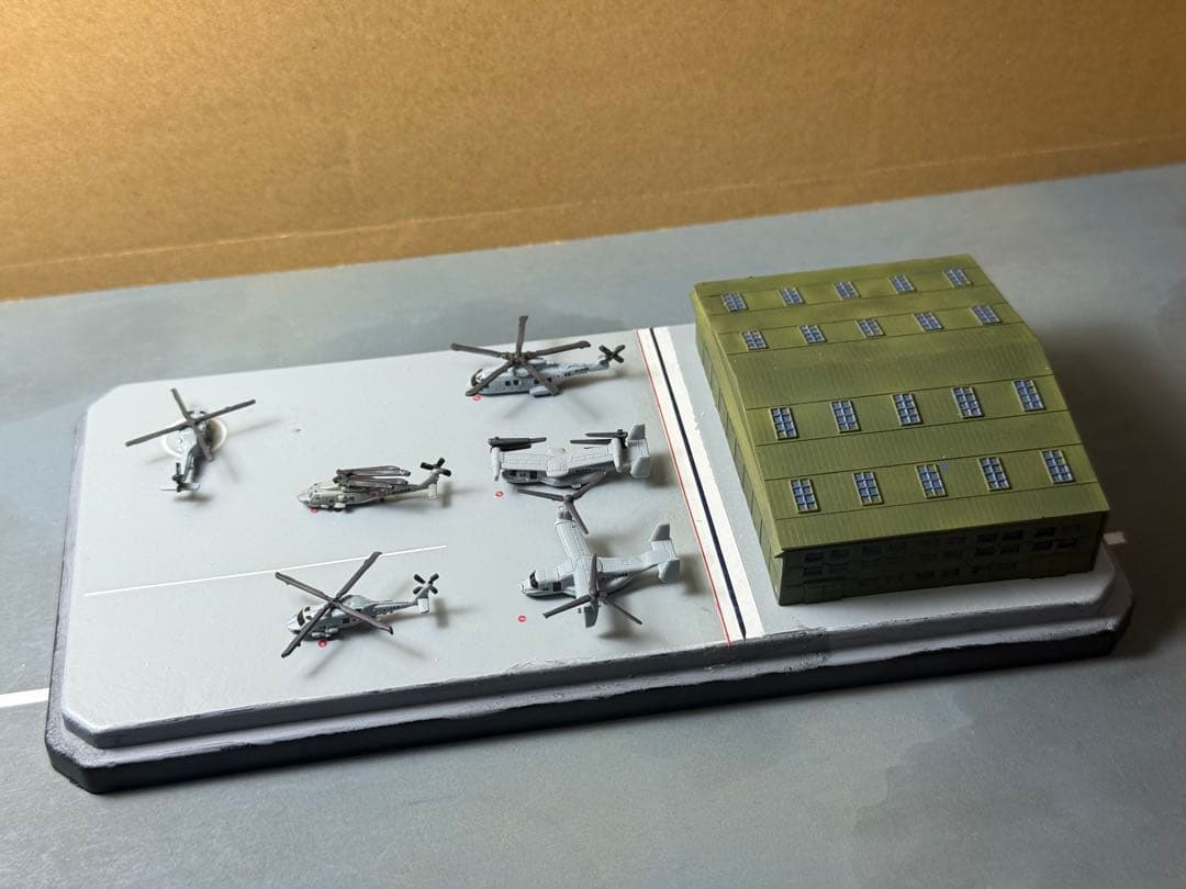 1/700 ヘリコプター6機と格納庫セット