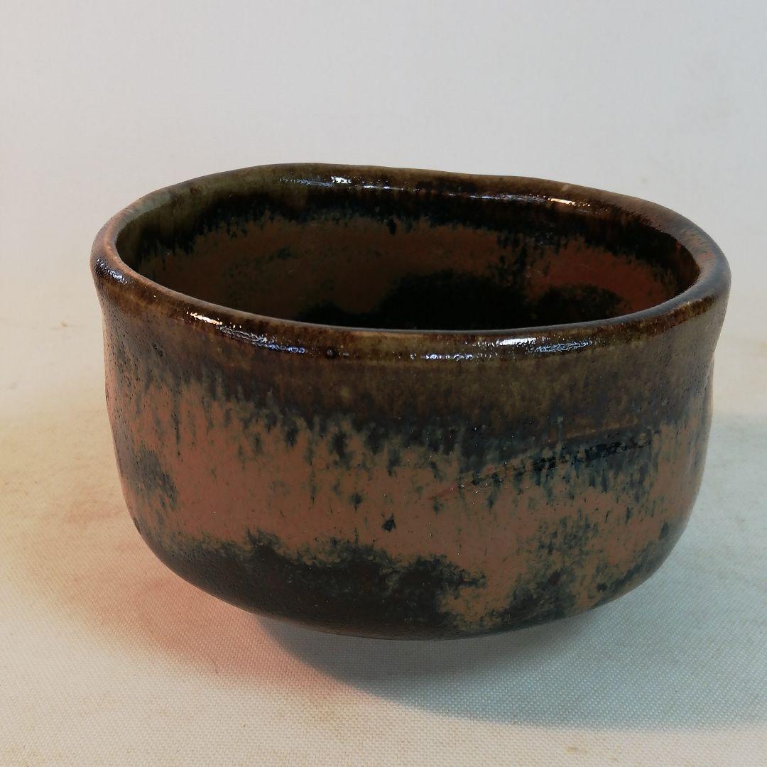 須藤武雄作、柿釉茶碗、識箱、茶色と黒色のバランスが見所です。