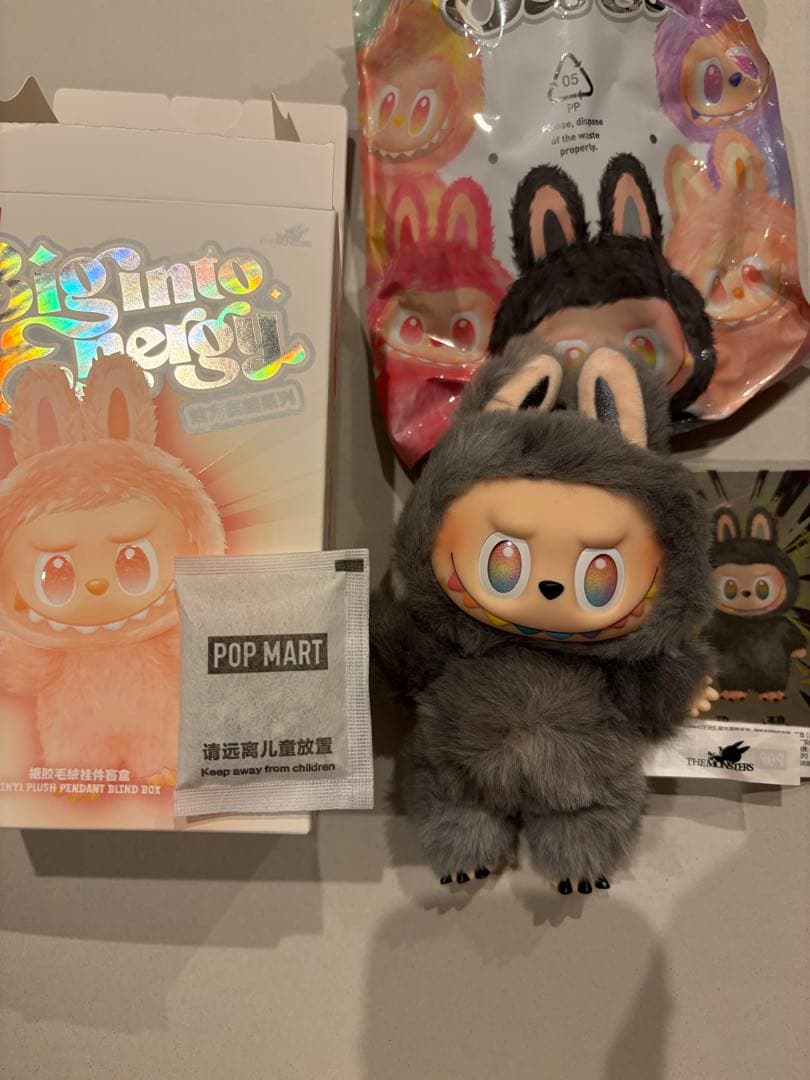 ラブブ エナジー/Labubu Big into Energy/シークレットID