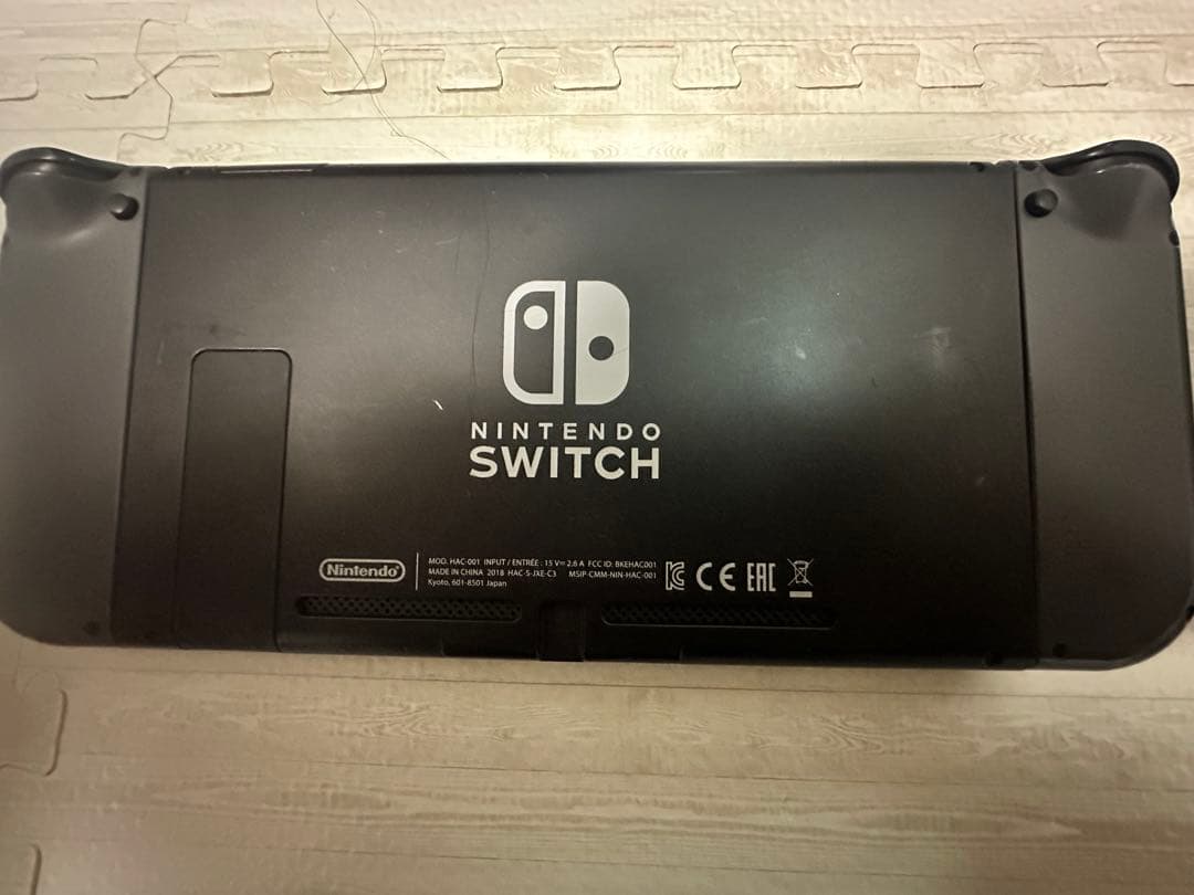 Nintendo Switch 本体 + コントローラー 3つ + ケース付き