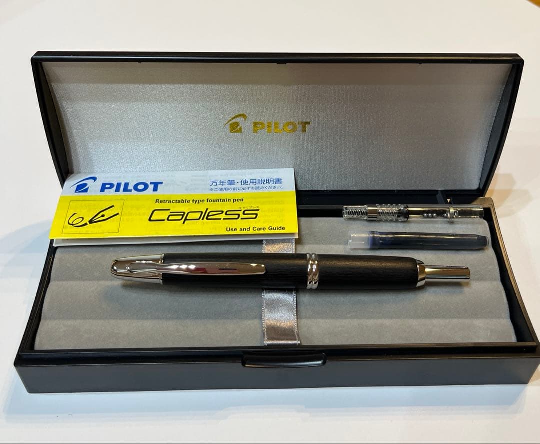パイロット万年筆　キャップレス　木軸　ブラック