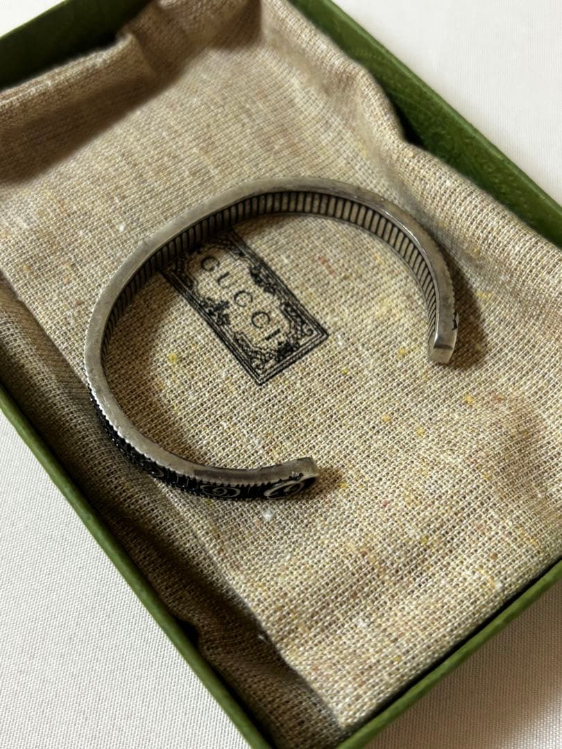 グッチ マーモント　GGロゴ バングル　カフブレスレット　925