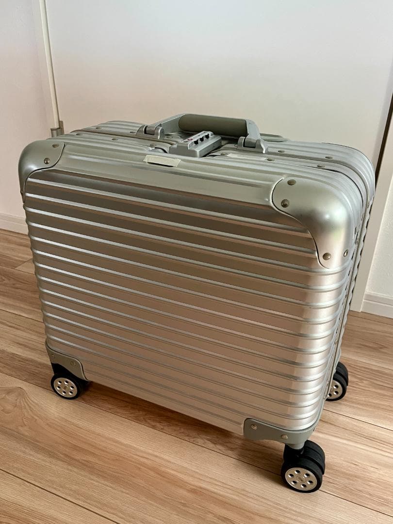 アルミ製4輪キャリーケース 機内持ち込み 41×22×41cm 3.7kg