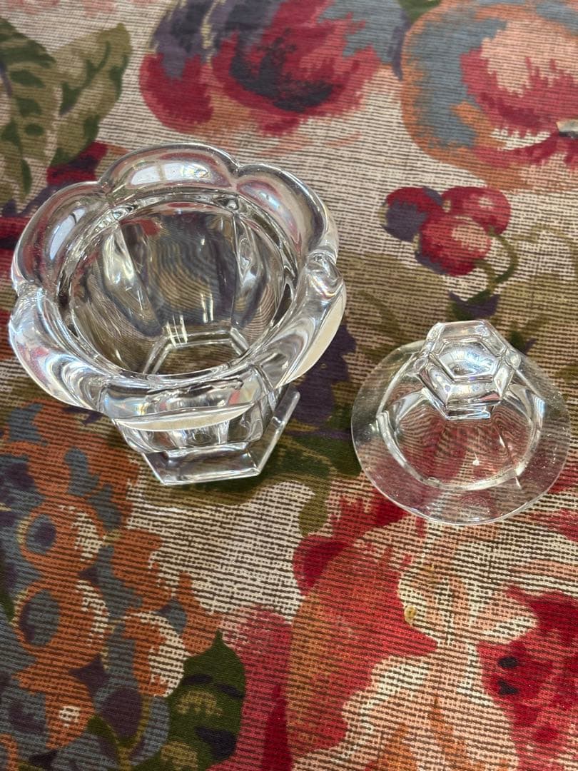 Baccaraクリスタルシュガーポット　六角形 蓋付き容器