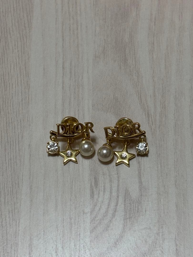 Dior 星とパールのピアス