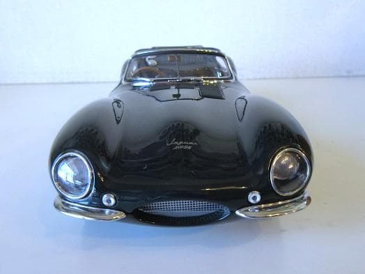 kazuさん専用 AUTOart (1/18) ジャガー XKSS
