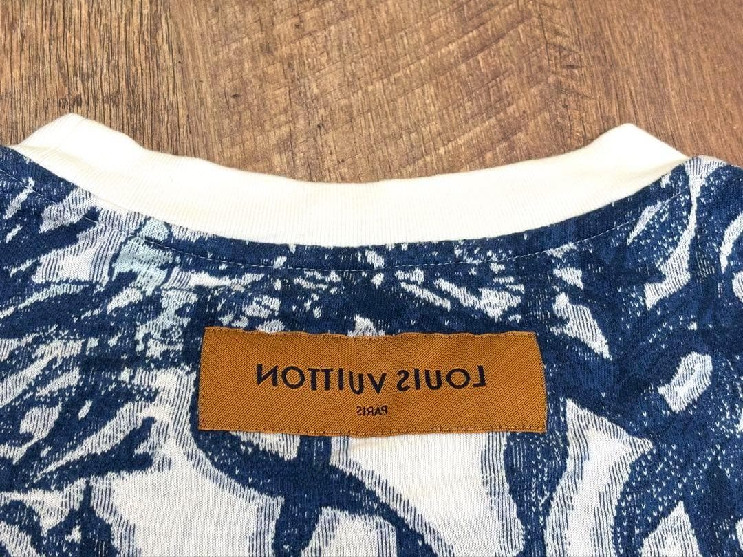 LOUIS VUITTON　グラフィックモノグラムTシャツ　Lサイズ　⭐︎