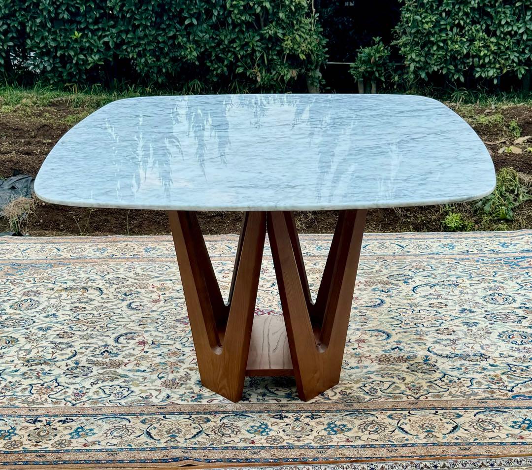 フェレルです トーヨーキッチン 大理石 ダイニングテーブル マーブル