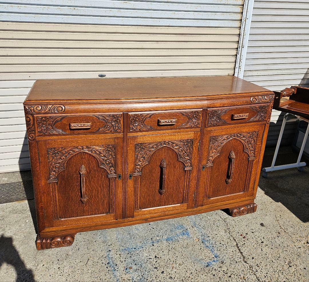 英国アンティーク オーク材のサイドボード バルボス装飾 バフェ 飾り棚 食器棚