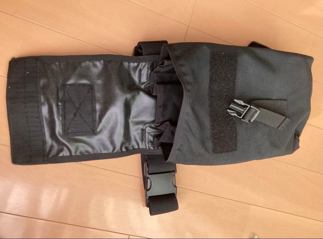 AWSタイプ　レッグチャージポーチ　サバゲー