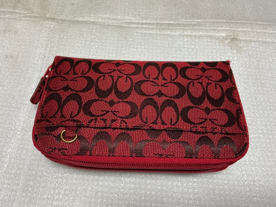 コーチ多用途財布／赤柄。【新品未使用品　長財布】。