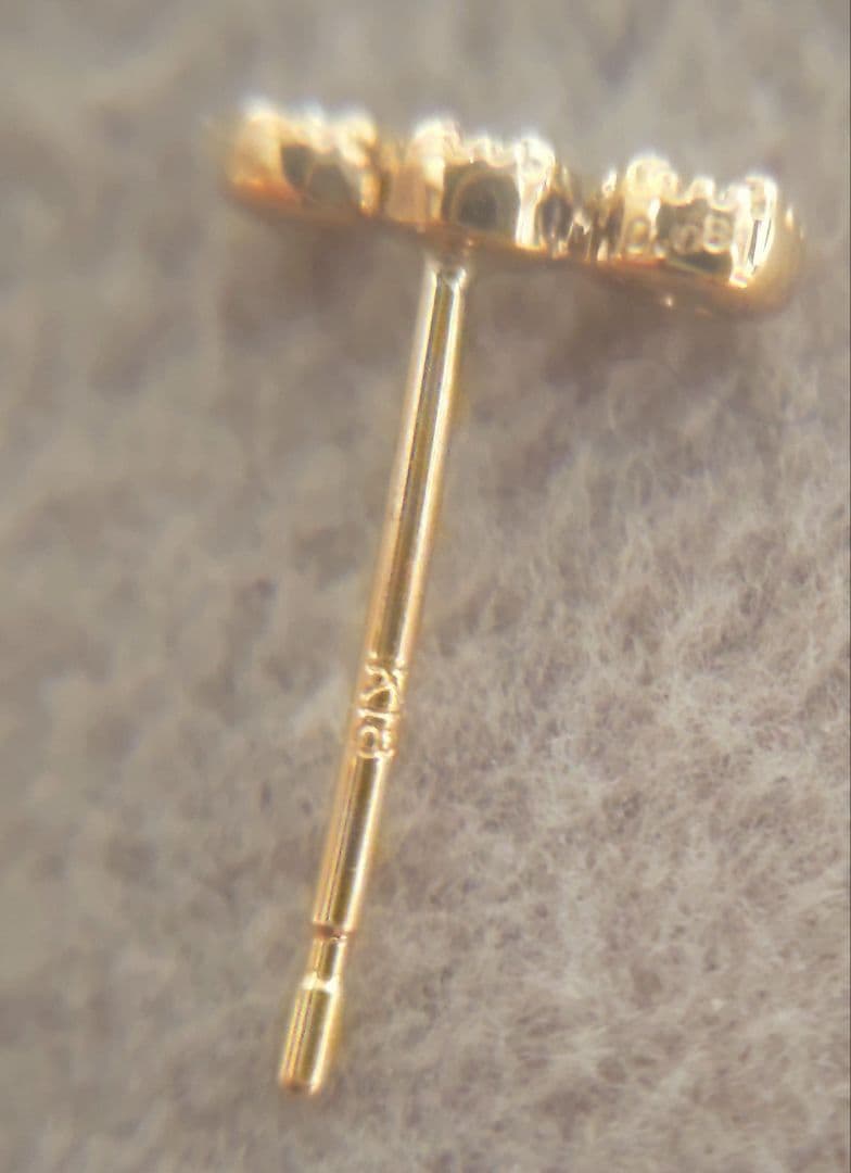 k18金ピアス　ダイヤモンド6粒合計0.16ct