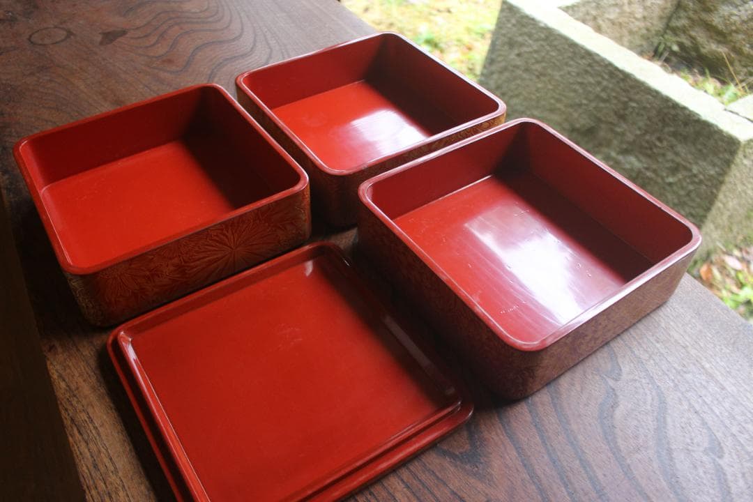 小傷あり！上質朱漆に極上菊詰沈金の映える輪島塗三段重（検重箱お重