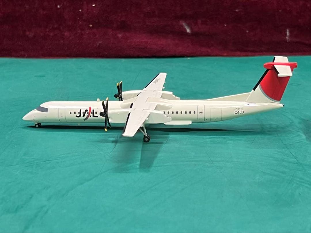 JAL Q400 1:200 モデル JA844C ヘリコプター