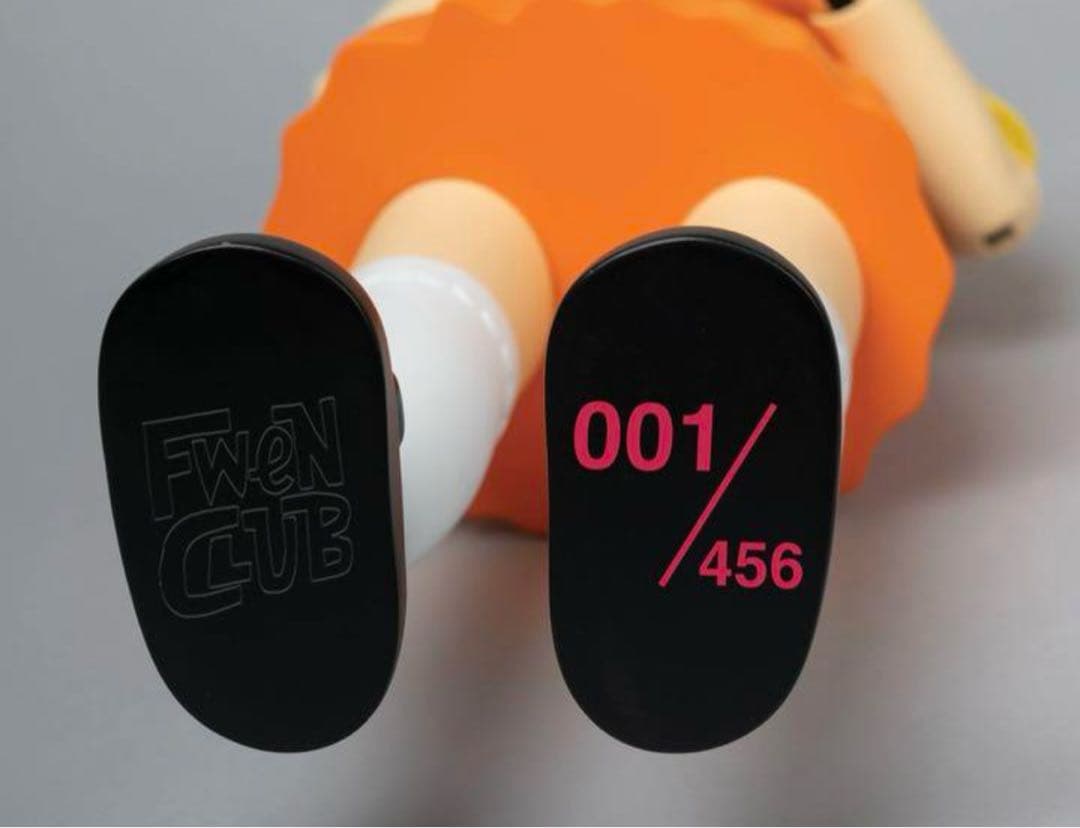 SQUID GAME イカゲーム ヨンヒ 人形　フィギュア　VCD kaws