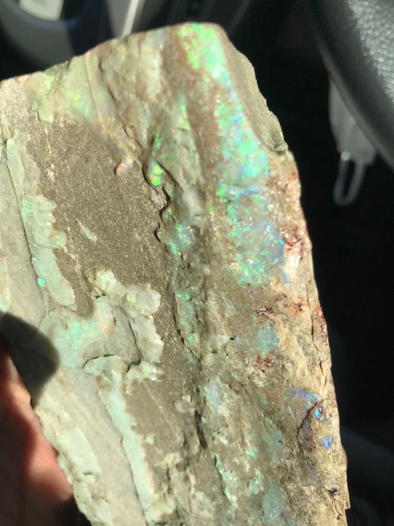 ボルダーオパール　原石　置物