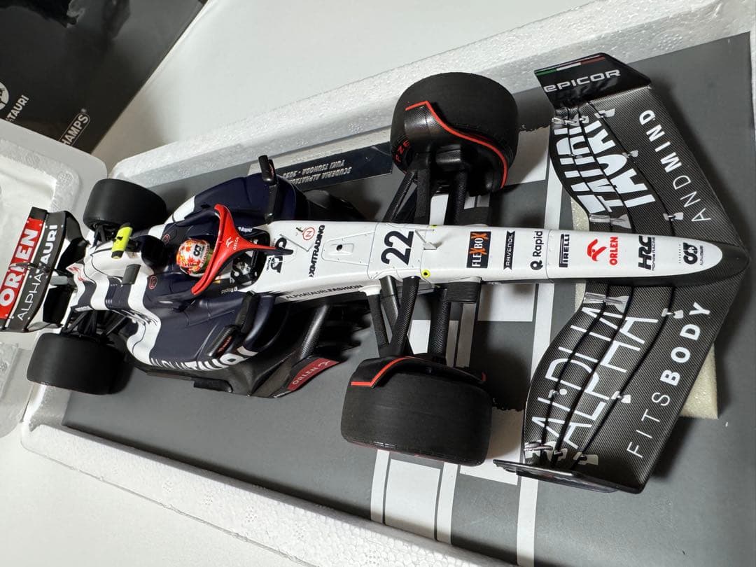 ミニチャンプス AT04 1/18 角田裕毅選手モデル