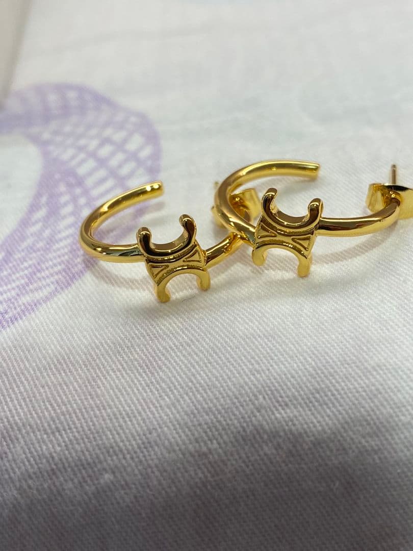 即発☆CELINEセリーヌ ピアス 人気