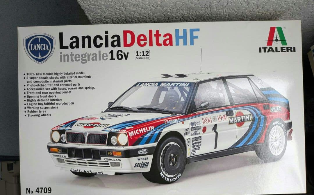 プラモデル 1/12 ランチア デルタ HF インテグラーレ 16V