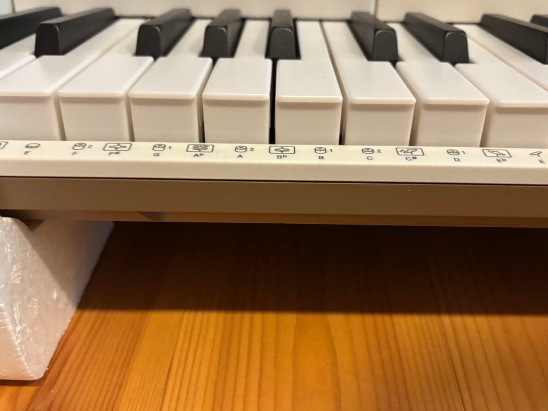 CASIO LK-526 キーボード