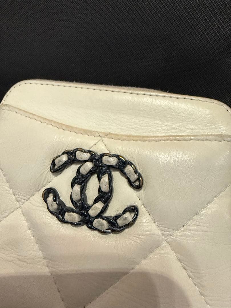 CHANEL シャネル マトラッセ ホワイト ジップパース ラムスキン