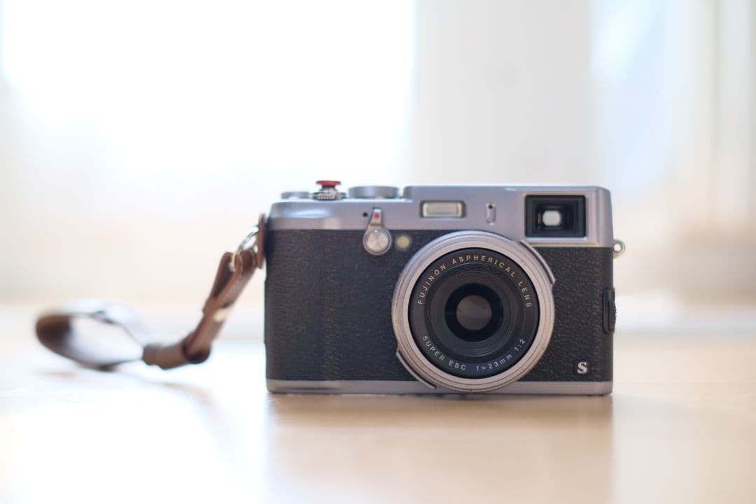 限界値下げ！動作品！FUJIFILM　デジタルカメラ　x100s オマケ付き！