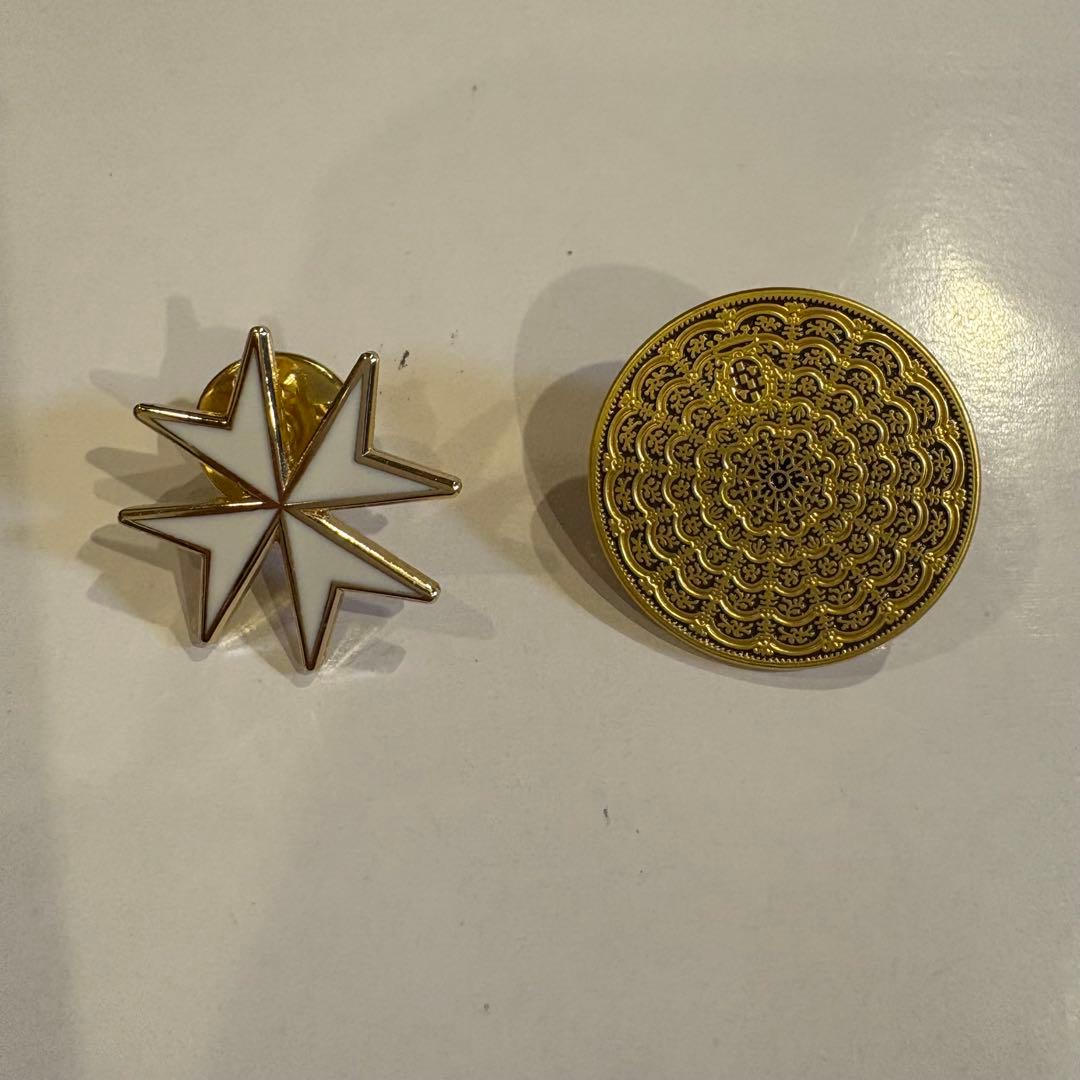 万博　マルタ館　ピンバッジ