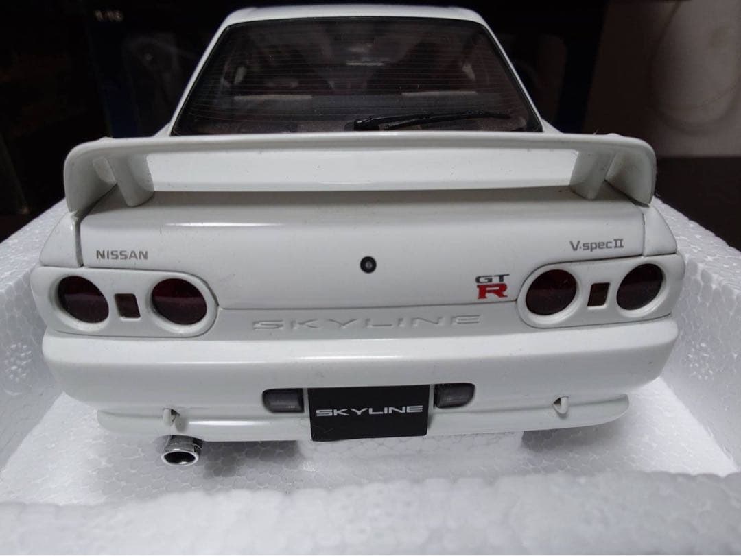 ミニカー Nissan Skyline GT-R (R32) V-Spec II 1/18